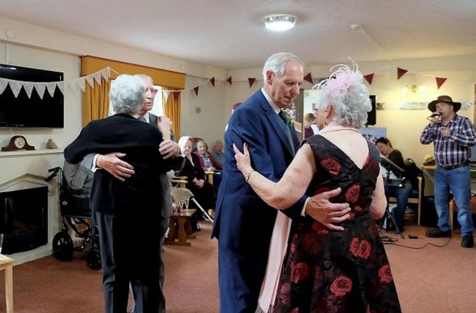 Mosha nuk iu paraqiti problem që të martohen edhe pse kanë mbi 80 vjet foto 2