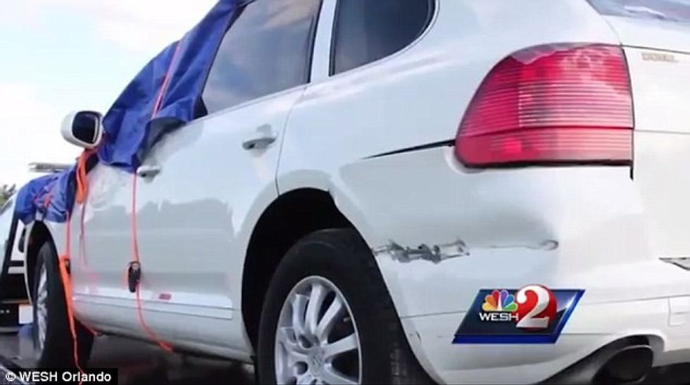 Motori i Porsche Cayenne ka leshuar gazra qe kane qene ftale per shoferen dhe vajzen e saj foto 3