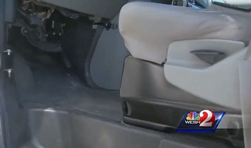 Motori i Porsche Cayenne ka leshuar gazra qe kane qene ftale per shoferen dhe vajzen e saj foto 4