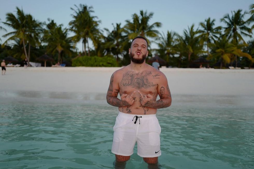 mozzik 1717761090 3385147840346504341 728904105