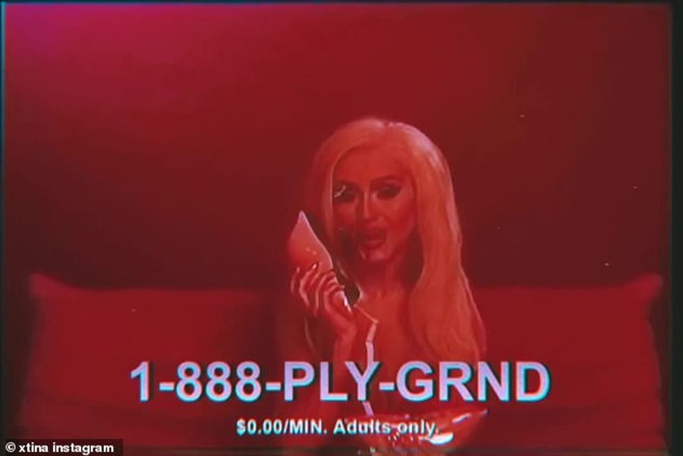 Muajin e kaluar në qershor, këngëtarja - e cila është bashkë-themelues dhe këshilltar kryesor i markës për Playground - lançoi një lubrifikant me bazë uji të quajtur Pillow Talk, si dhe një linjë telefonike për këshilla intimiteti