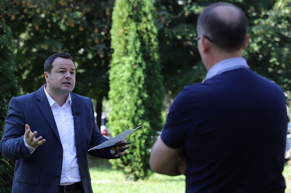 Muhamet Hajrullahu intervista me Lul Raka foto Ridvan Slivova 16 scaled