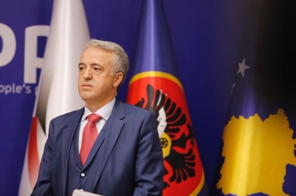 'LVV-ja e quante Rugovën kolaboracionist’, Hamiti: Mbajnë fotografinë e presidentit, por i shërbejnë Kurtit – paradoksale