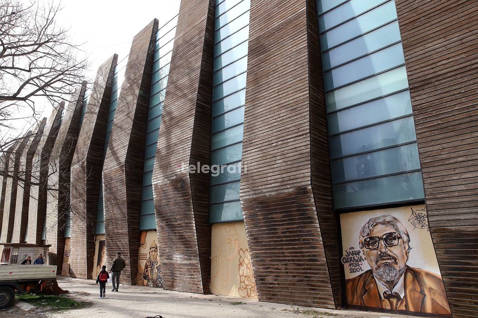 Muralet ne muret e palestres sportive Mitrovice Figurat ikonike te kultures e sportit foto Ridvan Slivova 14