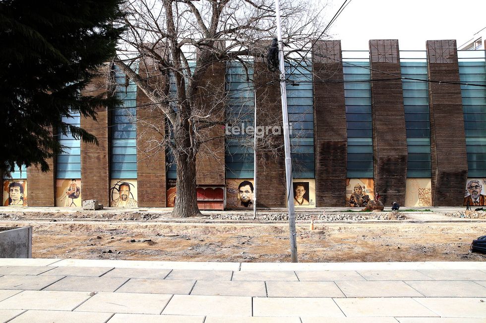 Muralet ne muret e palestres sportive Mitrovice Figurat ikonike te kultures e sportit foto Ridvan Slivova 17