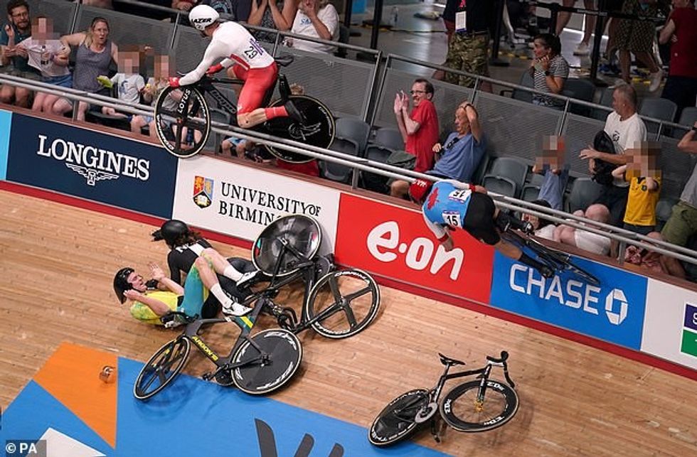 Muret u ulën në turmë gjatë xhiros së fundit në garën 15 km për meshkuj të dielën