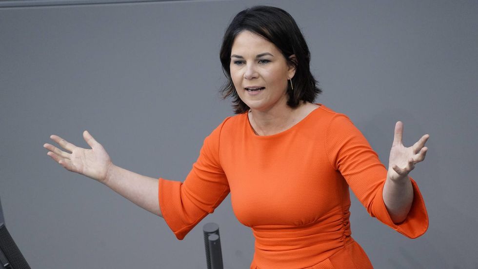 muss sich fuer die inhalte ihres neuen buches rechtfertigen gruenen kanzlerkandidatin annalena baerbock