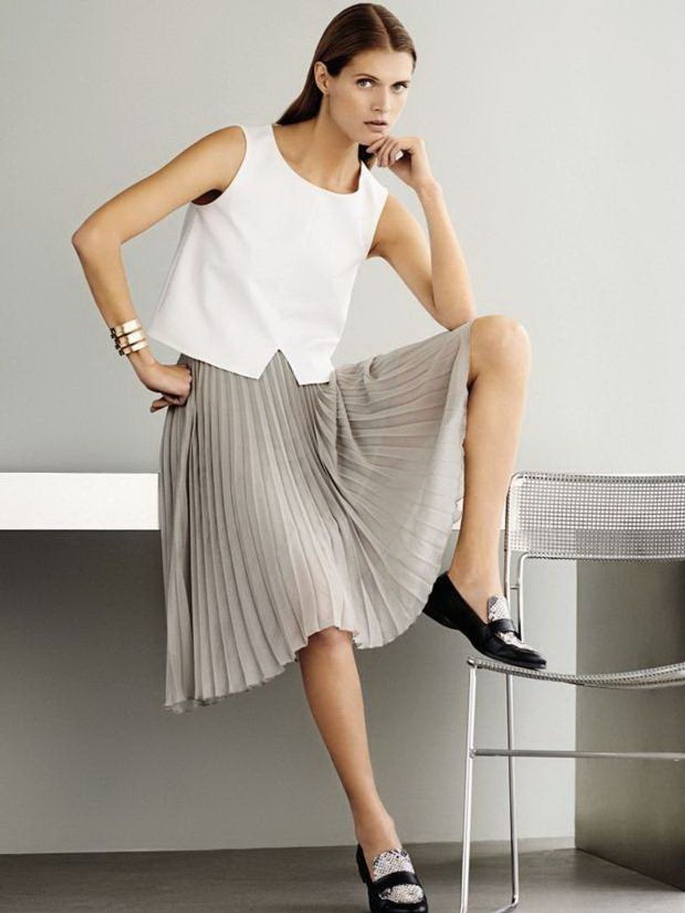 My-Favorite-Ways-To-Wear-A-Pleated-Skirt-This-Summer-13