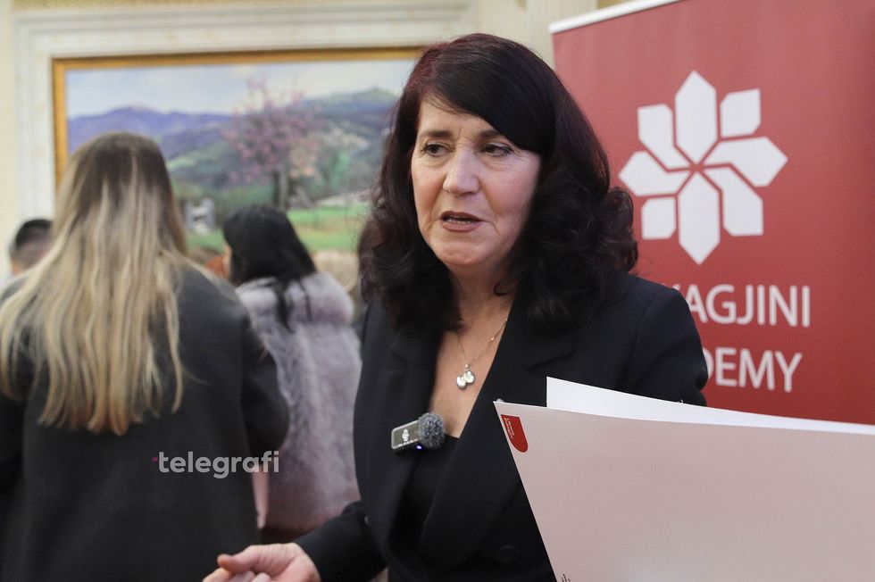 Nafije Rexha, m\u00ebsimdh\u00ebn\u00ebse