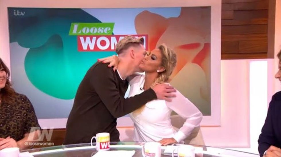 Nathan u takua me Katien kur ishte tinejxher.