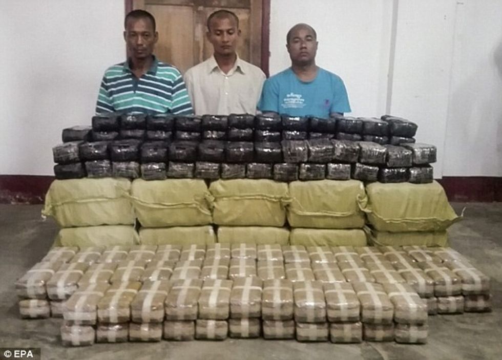 Ndalohen tre murgj budist pasi iu gjejne kater milione tableta metamfetamine foto 2