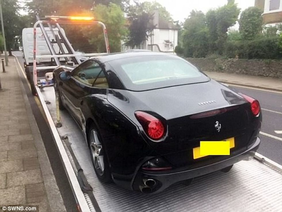 Ndalohet i riu që bënte xhiro me Ferrari pa sigurim dhe autorizim nga prinderit foto 3