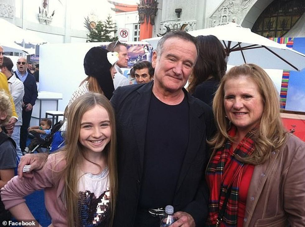 Ndërsa dyshja nuk janë fotografuar publikisht së bashku për vite me rradhë, fituesja 66-vjeçare e Emmy-t solli mbesën e saj në premiera të ndryshme ndër vite, duke përfshirë një për Happy Feet 2 (parë në 2011).