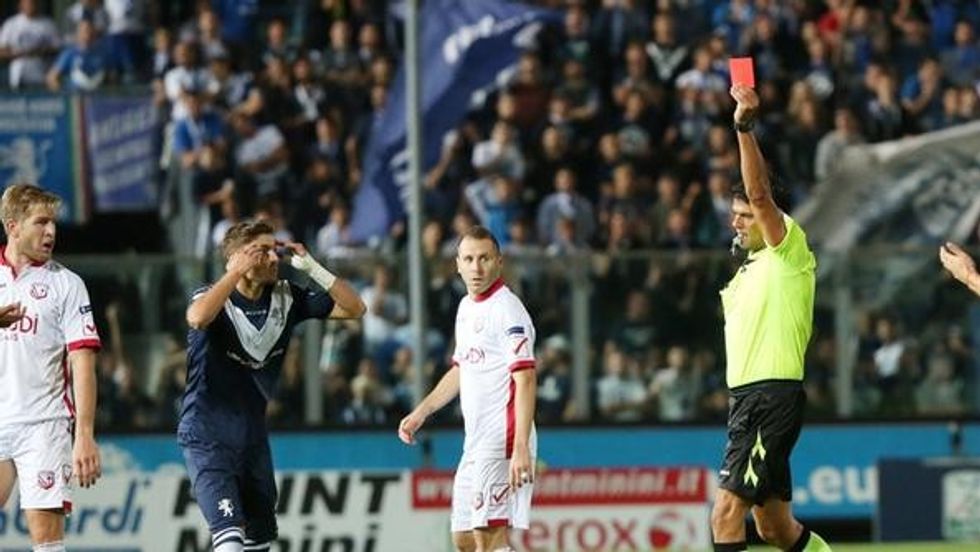 Ndoj te Brescia, i befasuar nga ndëshkimi.