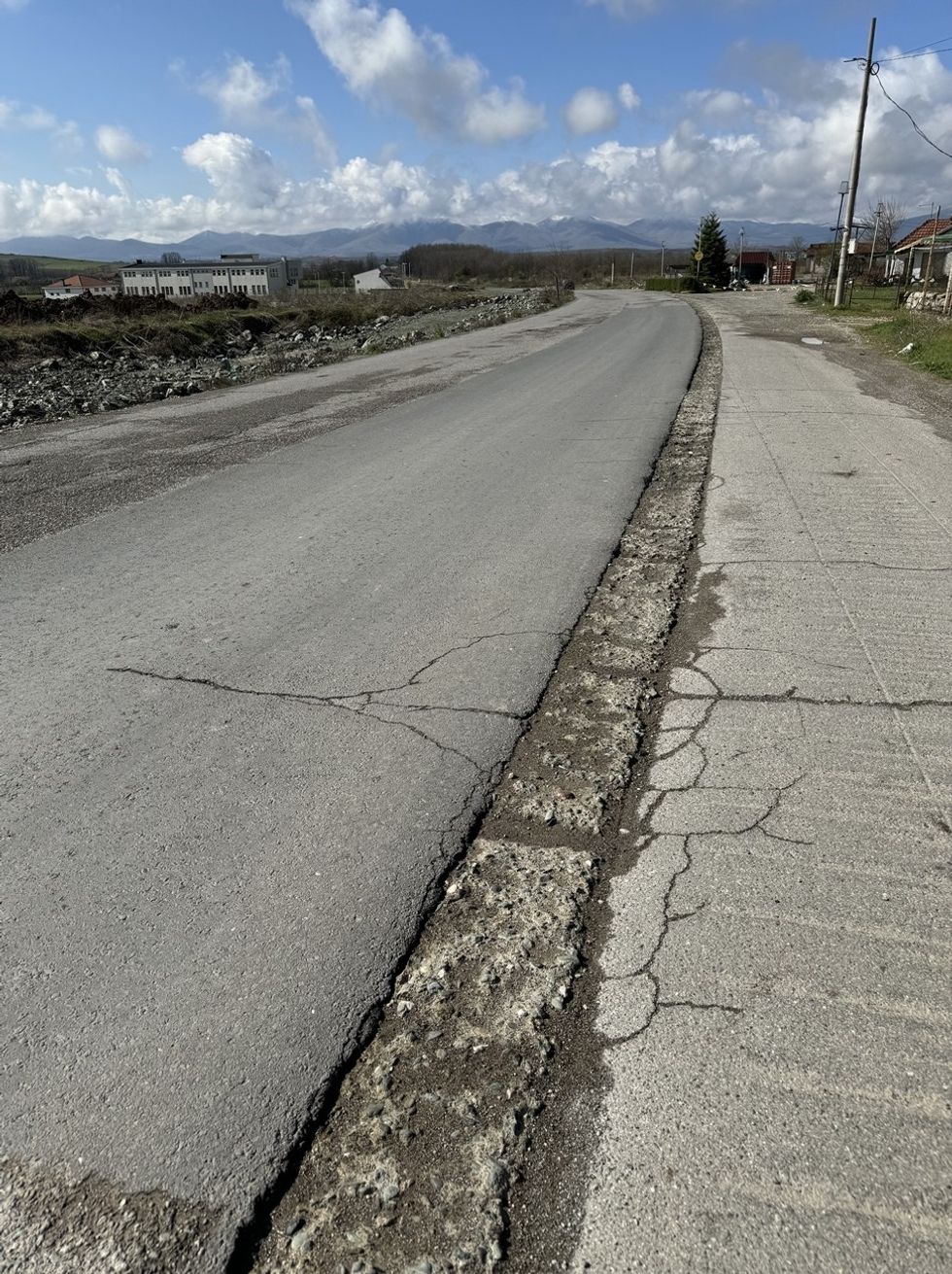 Ndreqe.com Demtim i rruges ne fshatin Bec