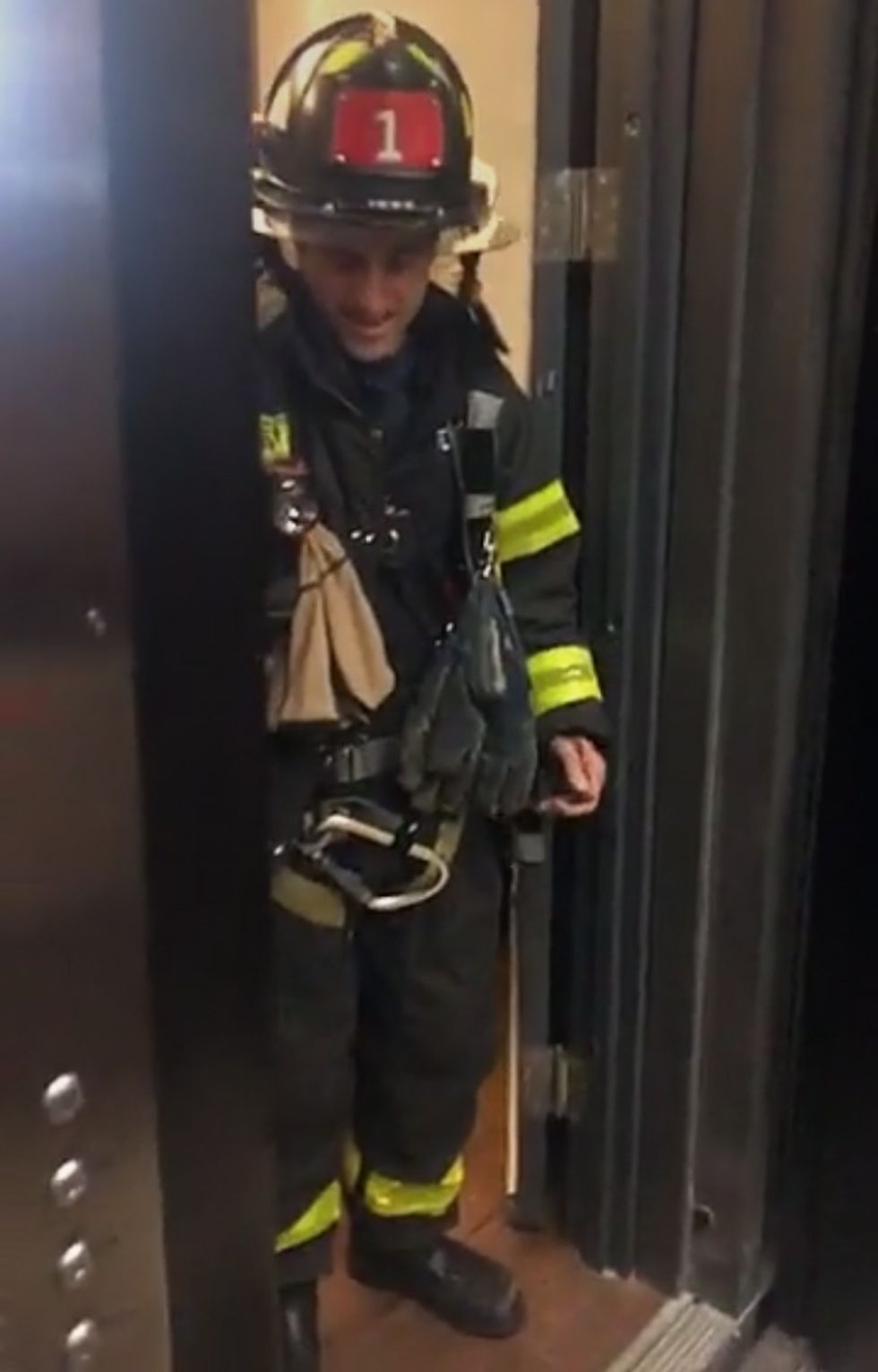 Në fund, shpëtimtarët.