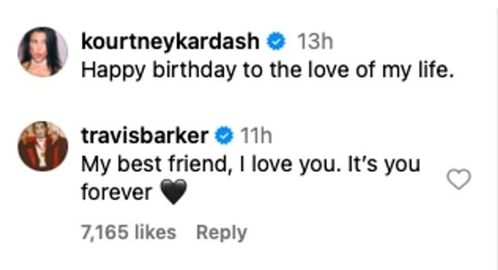 Në karuselin e fotografive, ajo rehatohet me bateristin e Blink-182 me bikini, teksa bën ski, duke nxjerrë një shishe shampanjë dhe në një avion privat.