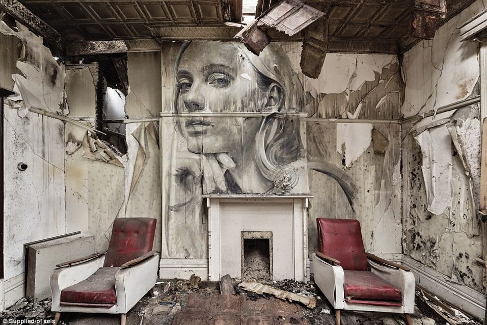 ne-rrenojat-e-godinave-te-braktisura-vizaton-portrete-te-femrave-foto-3