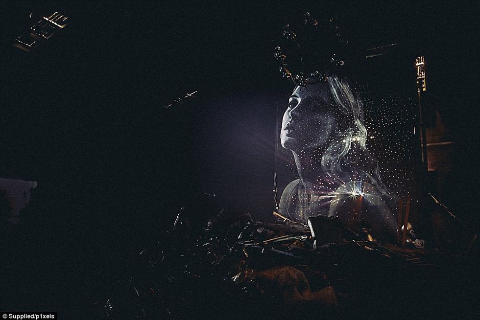 ne-rrenojat-e-godinave-te-braktisura-vizaton-portrete-te-femrave-foto-8