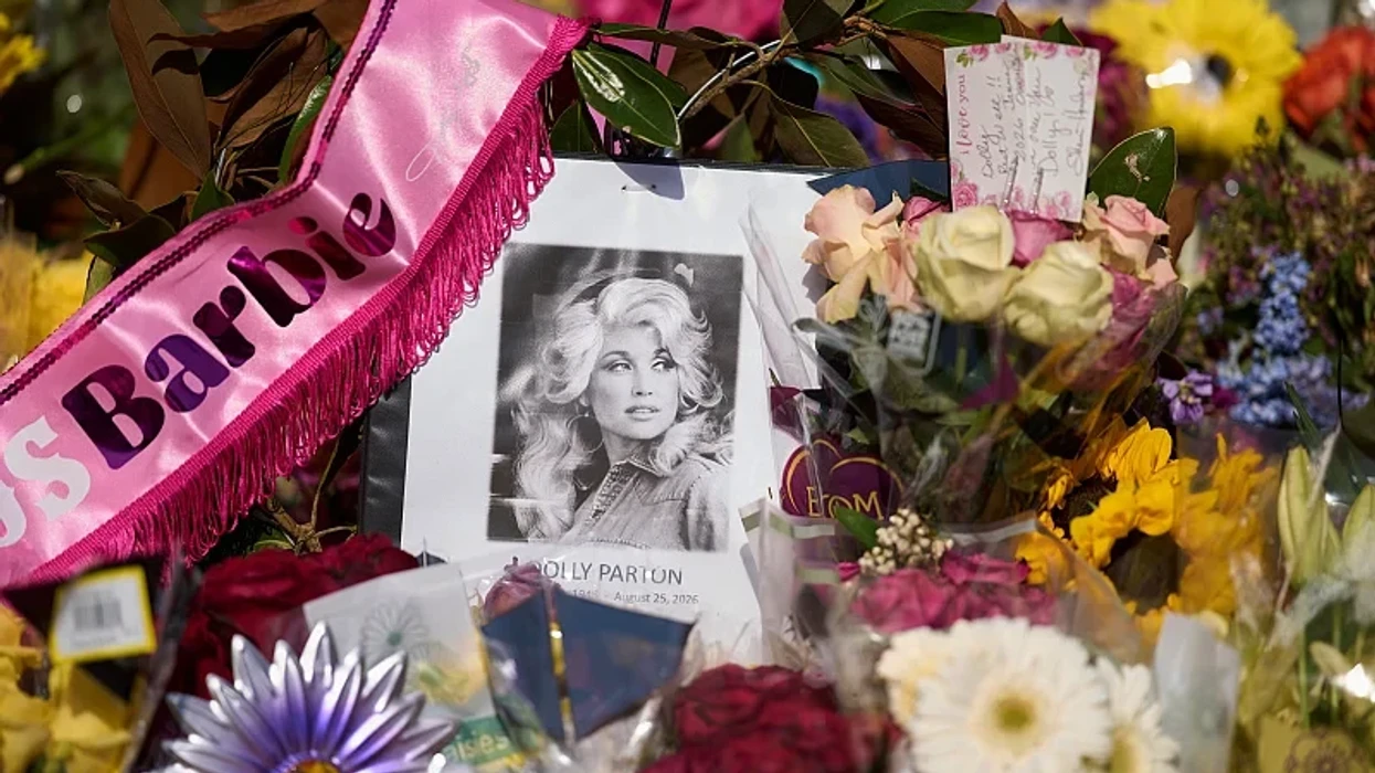 Pas vdekjes së saj, Dolly Parton theu rekorde në transmetimet televizive dhe u bë artistja më e dëgjuar në botë