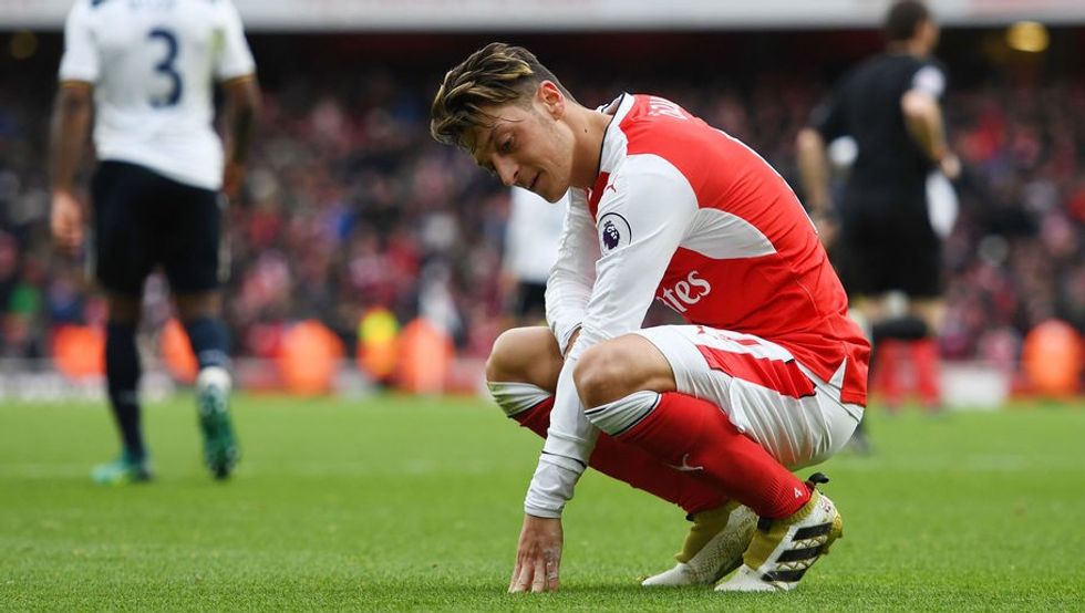 Në shumë raste skuadra e Arsene Wengerit ka luajtur me frikë në mendjet e tyre kur janë ndeshur me ekipin e Jose Mourinhos, por në rast se ata nuk dëshirojnë një tjetër humbje, atëherë duhet të ndryshojnë, duke filluar nga psikika e tyre. Ata duhet te kenë besim te vetja dhe në rast se kjo ndodh, fitorja do të jetë e mundur.