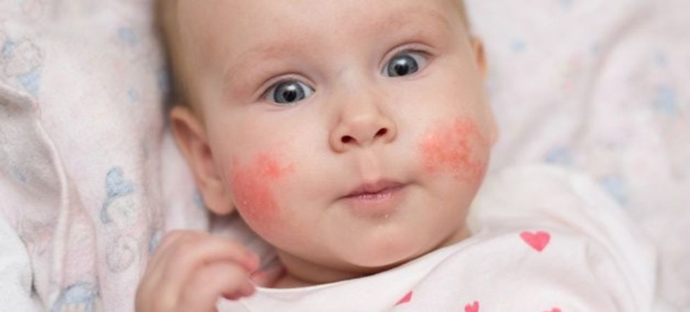 nebeybednos beba u krevecu 274907373