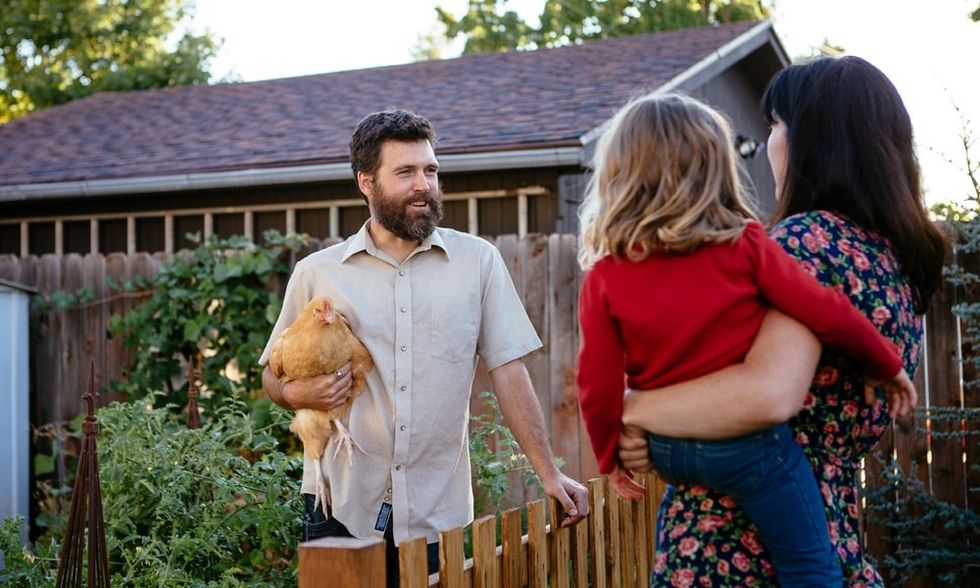 neighbors talking over fence min