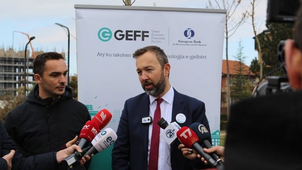 Neil Taylor Shef i BERZH