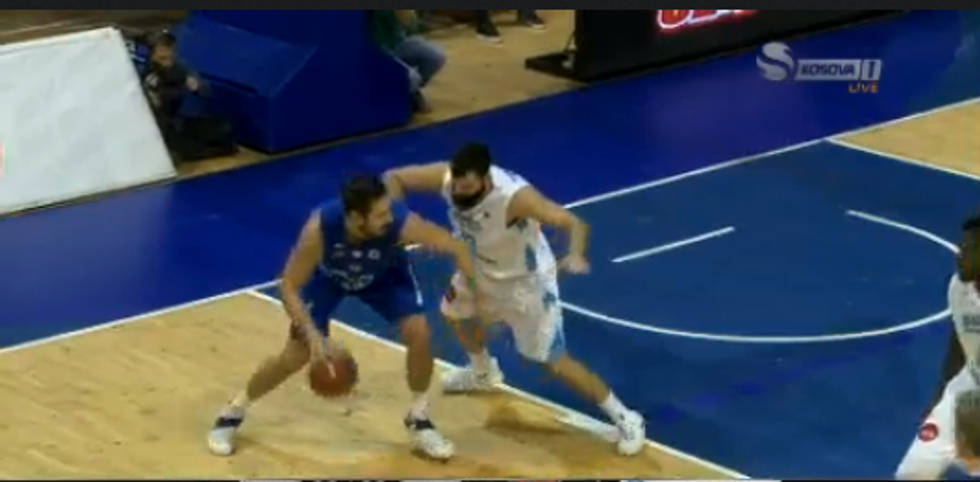 Nenad Delic (ish lojtar i Pejës) shkaktoi telashe bashk me Bozovin. Ata ishin më të mirët sidomos në pjesën e parë!