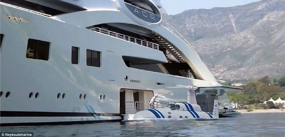 Nëndetësja luksoze për 20 persona qe mund te zhytet deri ne 500 metra thellesei foto 9