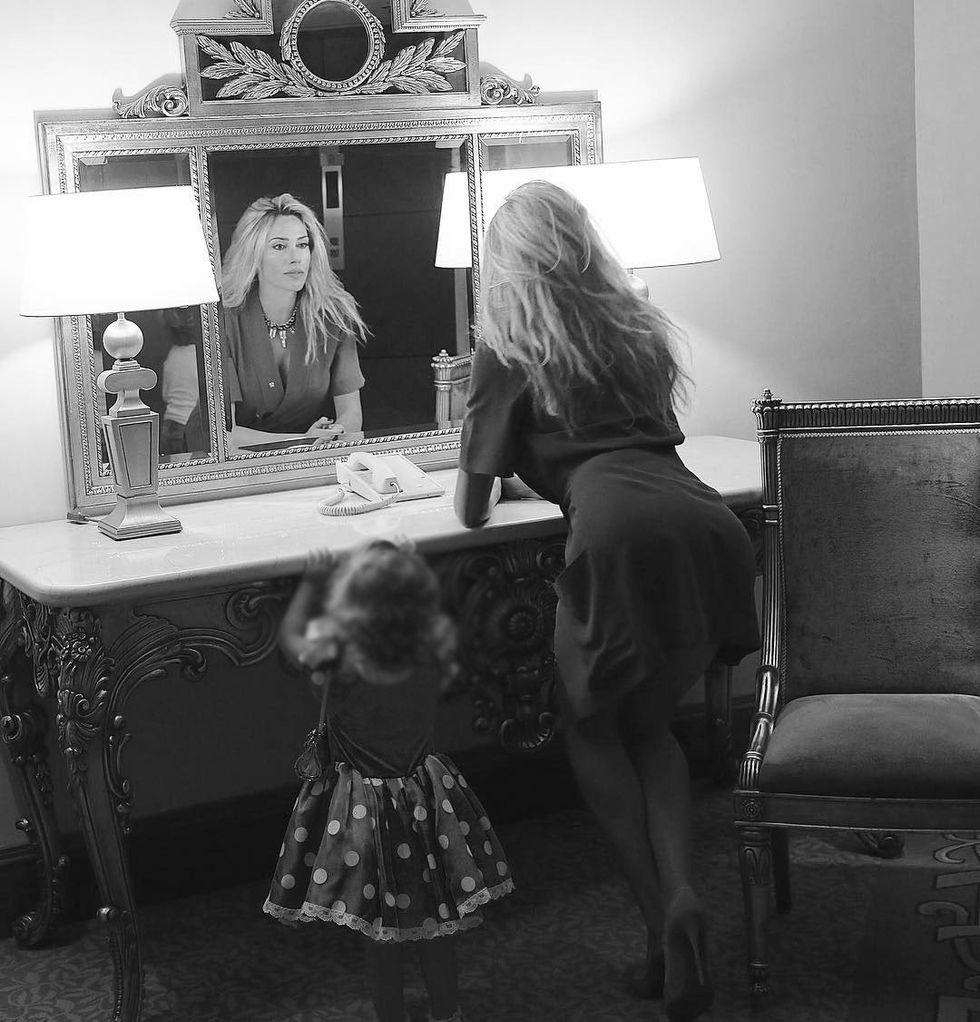 Nënë dhe bashkëshorte, por ajo është për t’u admiruar.