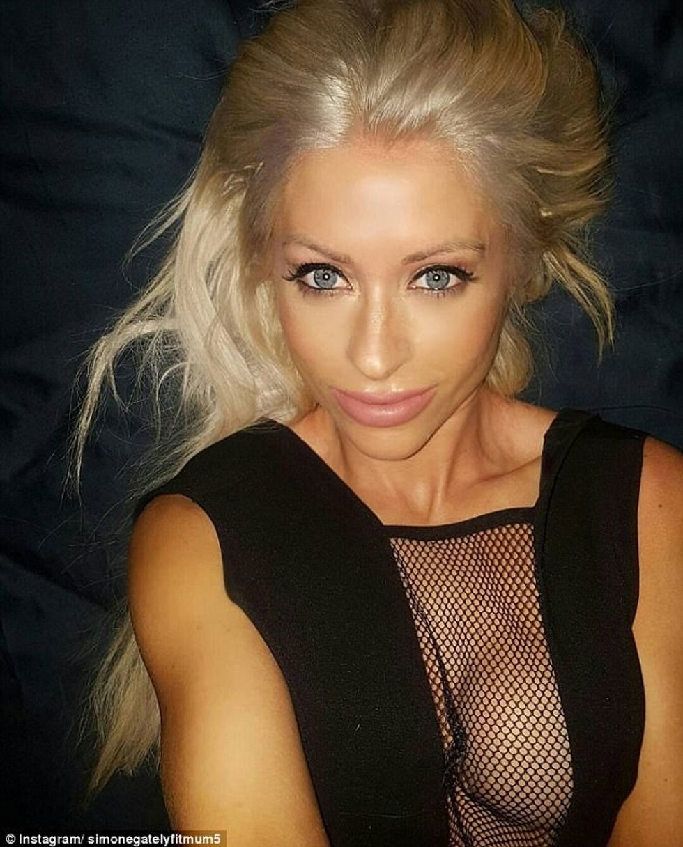 Nënës me linja të përkryera nuk po i besojne qe ka lindur pese femije brenda gjashte vitesh foto 3