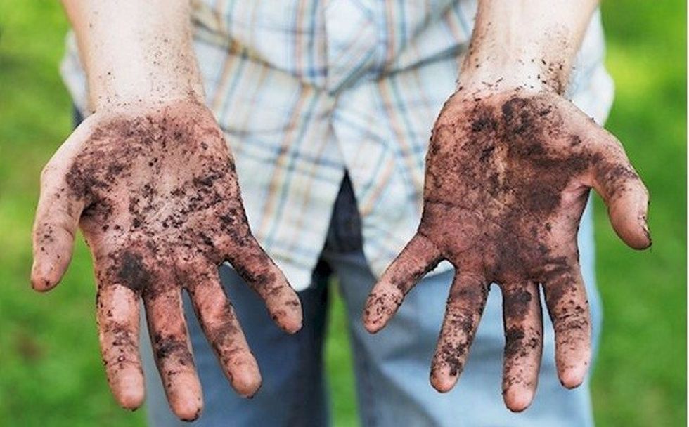 Nëse duart janë të mbuluara nga papastërtitë