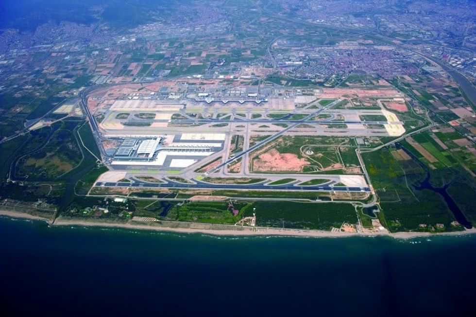 NEW Europe Spain TransportationAviation AeropuertoBarcelona