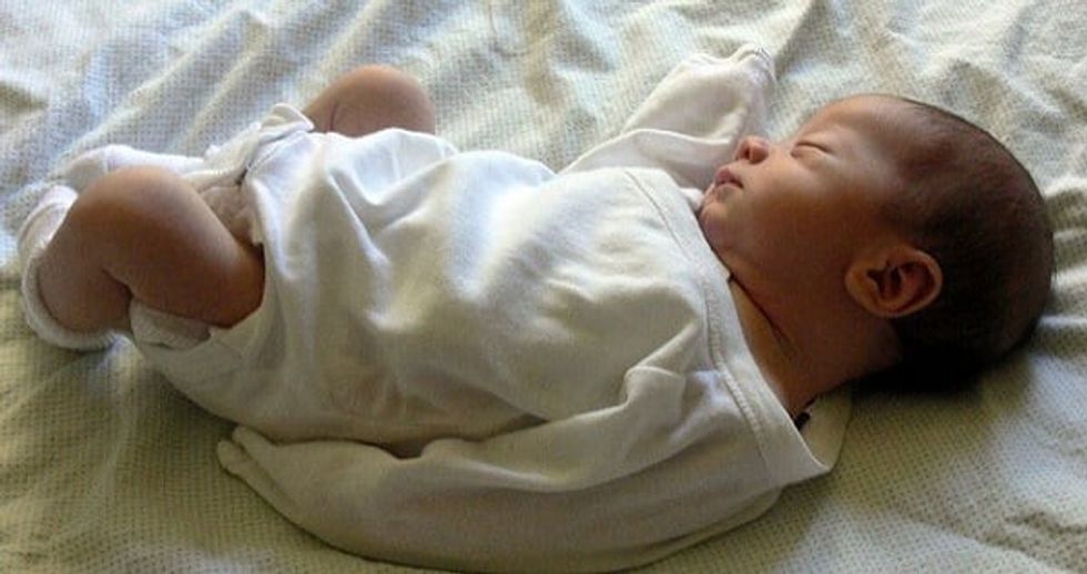 Newborn sleep by Jessica Merz ccby2 600x min.pagespeed.ce . 7VWS qbGy