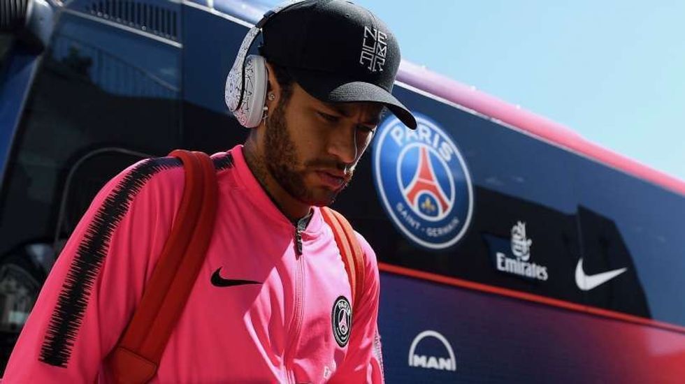 neymar lors d un deplacement du psg cette saison 258295