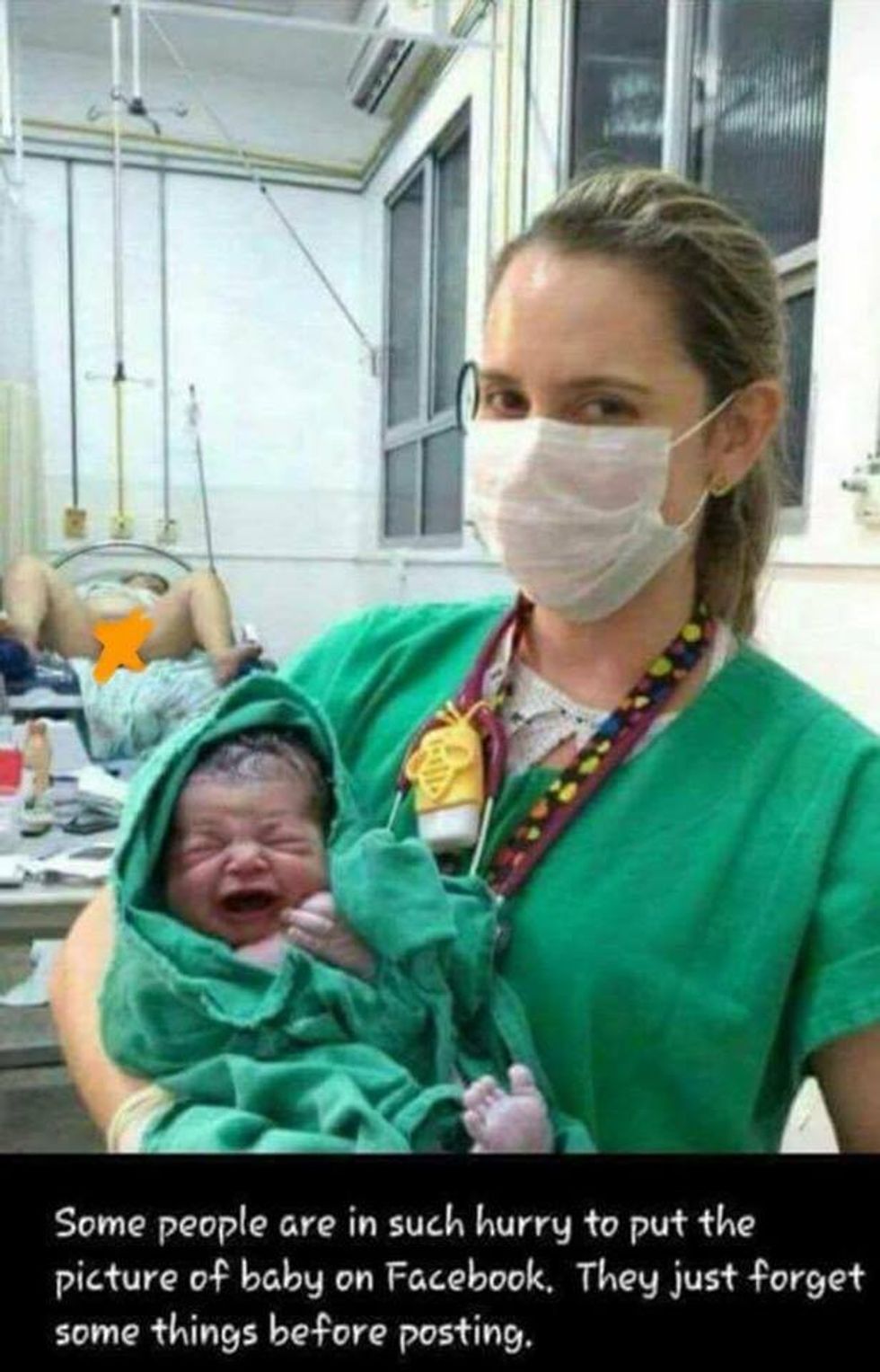 Nguten të postojnë fotografi me fëmijën e porsalindur turperohen keq me imazhin ne sfond foto 2