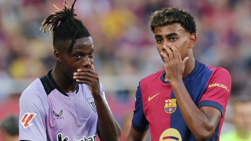 Nico Williams discutant avec Lamine Yamal lors de FC Barcelone Athletic Club le 24 aout 2024 1924212