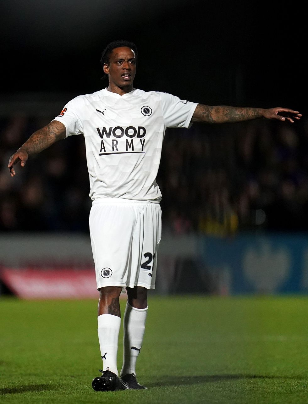 Nile Ranger tani është i papunë pas një qëndrimi në burg dhe një magji të shkurtër duke luajtur jashtë ligë