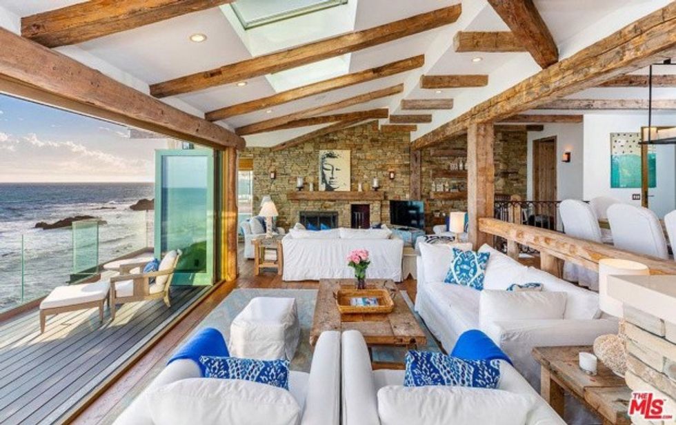 NINTCHDBPICT000589486490