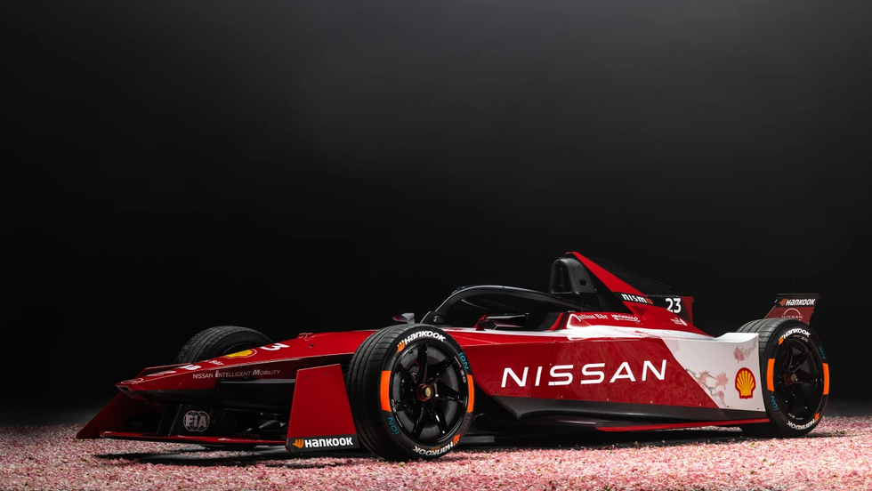 Nissan e 4ORCE 04 Formula E car 3