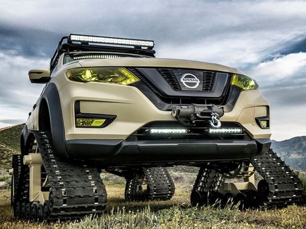 Nissan Rogue me shirita lëvizëse në vend të rrotave foto 3