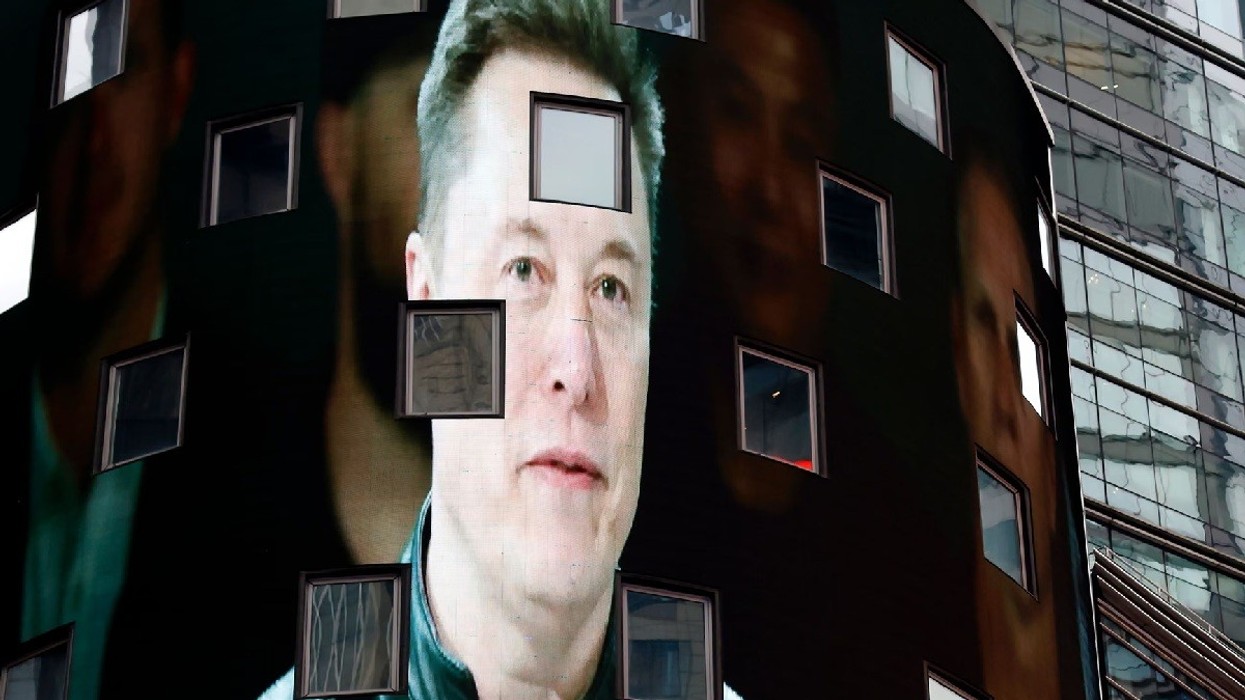 Në betejën mes Elon Muskut dhe shtypit, nuk mund të lejojmë që e vërteta të jetë humbësja