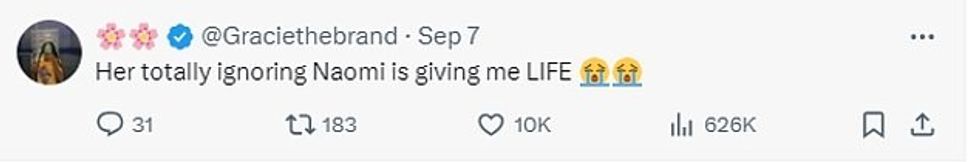 Një fans shkroi: 'Injorimi i saj totalisht i Naomit po më jep JETË' ndërsa një i dyti shkroi: 'Jo Rihanna duke injoruar Naomin dhe Law Roach ashtu …… ooop.'