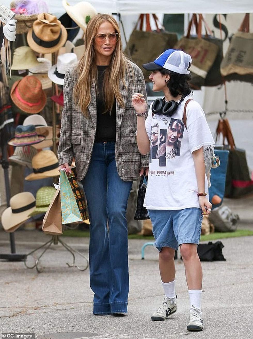 Një nga ato plane të reja është rifillimi i turneut të saj të anuluar This Is Me... Live për verën e vitit 2025 kur ajo të mbushë 56 vjeç (parë me Emme më 2 qershor në LA)