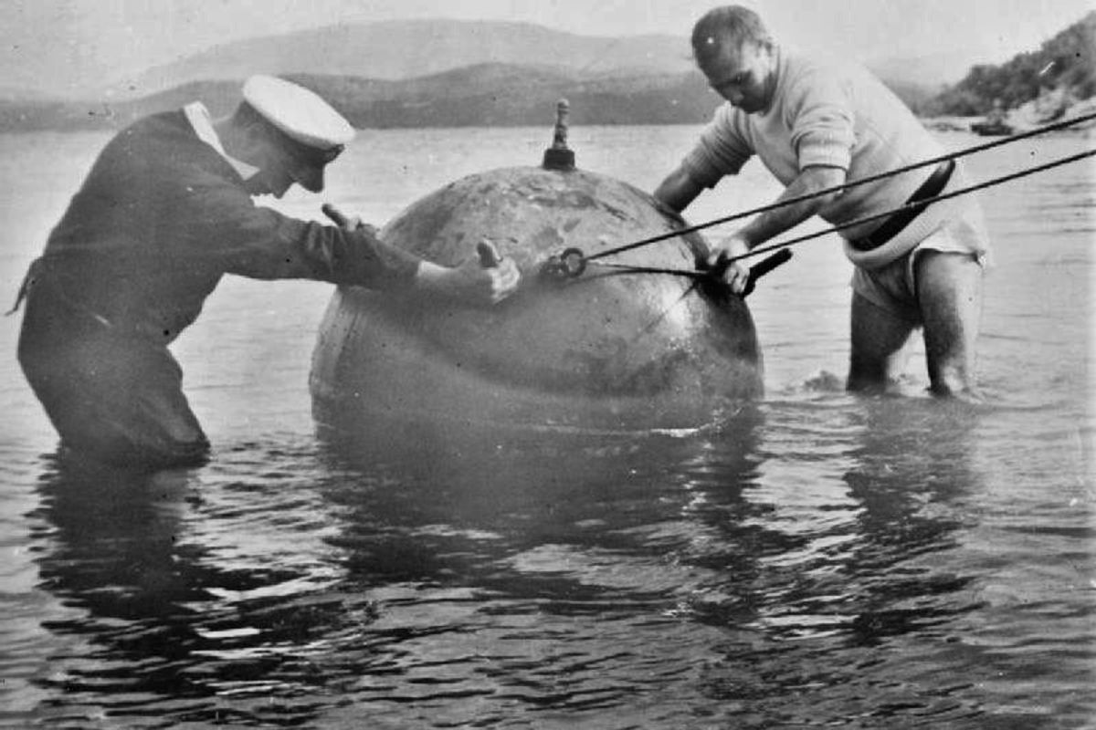 Jugosllavët minuan kanalin e Korfuzit Jugosllavët minuan kanalin e Korfuzit