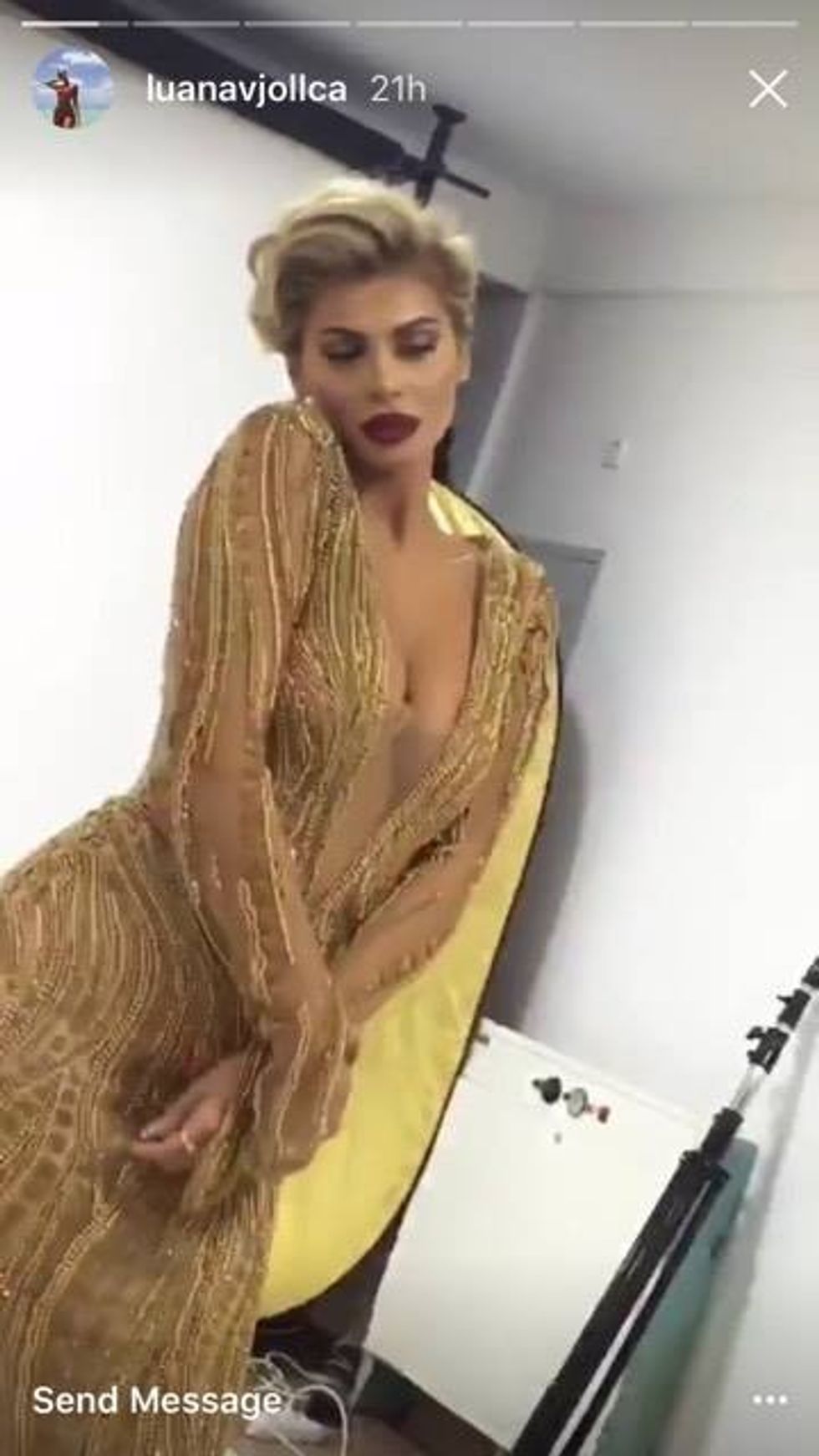 Një nga pozat provokuese të Luanës në setin e ri fotografik. Foto nga Instagram Story