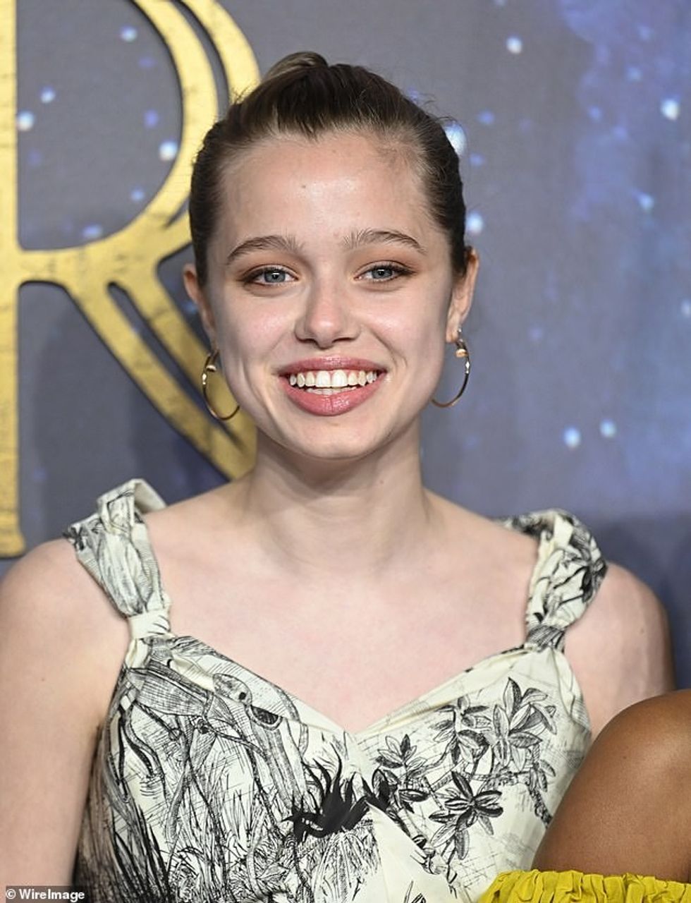 Një seancë gjyqësore në përpjekjet e Shiloh Jolie-Pitt për të hequr Pitt nga mbiemri i saj ligjor është shtyrë për shkak të një gabimi në zyrë, sipas avokatit të saj. Shiloh, 18, fotografuar në Londër në 2021