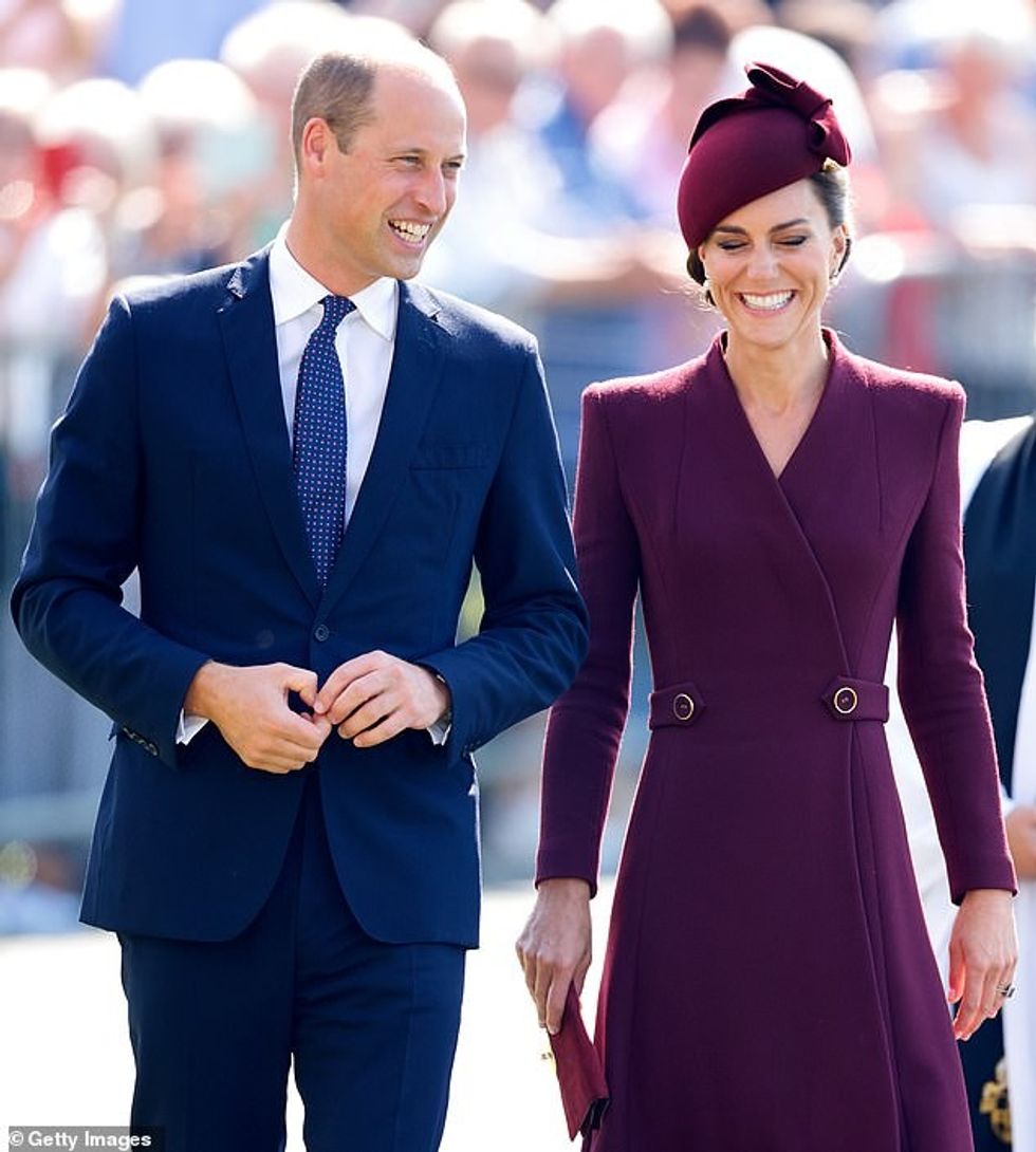 Një zëdhënës i Princit të Uellsit, i pyetur se si po kalonte në një kohë kaq të vështirë për familjen e tij, tha: “Princi është i kënaqur që e sheh Princeshën duke filluar të angazhohet me punën dhe projektet që janë të rëndësishme për të. Ai do të vazhdojë të përqendrojë kohën e tij në mbështetjen e gruas dhe fëmijëve të tij, ndërsa do të vazhdojë të marrë përsipër detyrat e tij publike.' Kate dhe William janë fotografuar së bashku në një shërbim për të përkujtuar jetën e madhërisë së saj të ndjerë Mbretëresha Elizabeth II në Katedralen St Davids më 8 shtator 2023