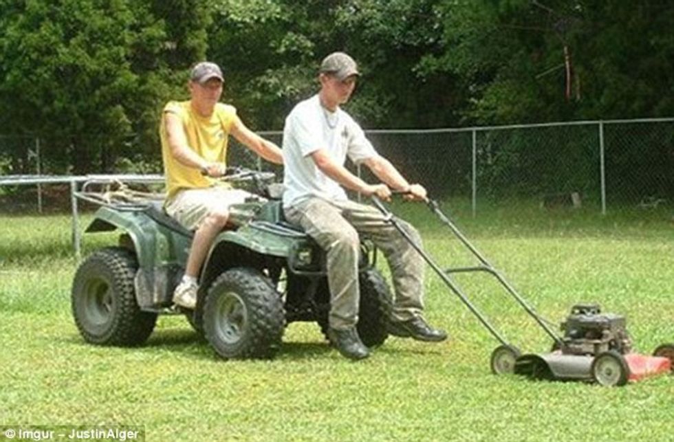Njerëzit qesharak që vepruan krejtësisht kundër logjikës foto 10